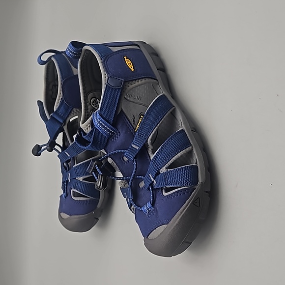 Keen Sandals Kid size 4 blue hiking sandals - Picture 6 of 13